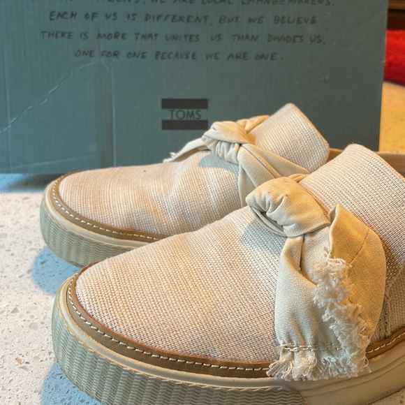 Cream slip ons (Toms) - Picture 2 of 4